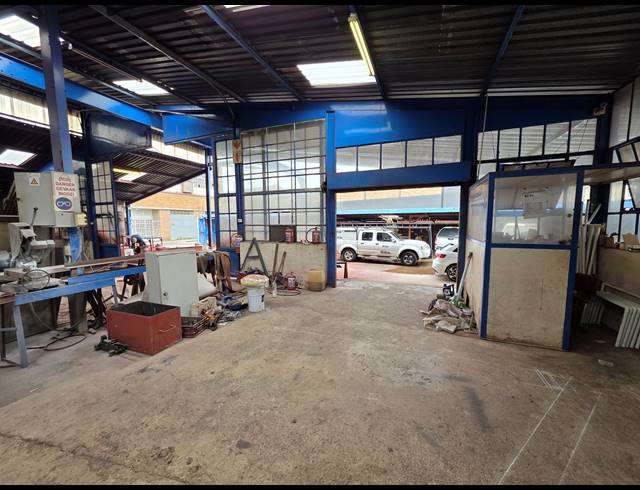 1,673M² WAREHOUSE FOR SALE IN BOOYSENS